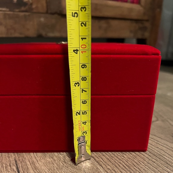 Tiziana Terenzi beautiful pillow box (pillow portion is removable) - Picture 10 of 15